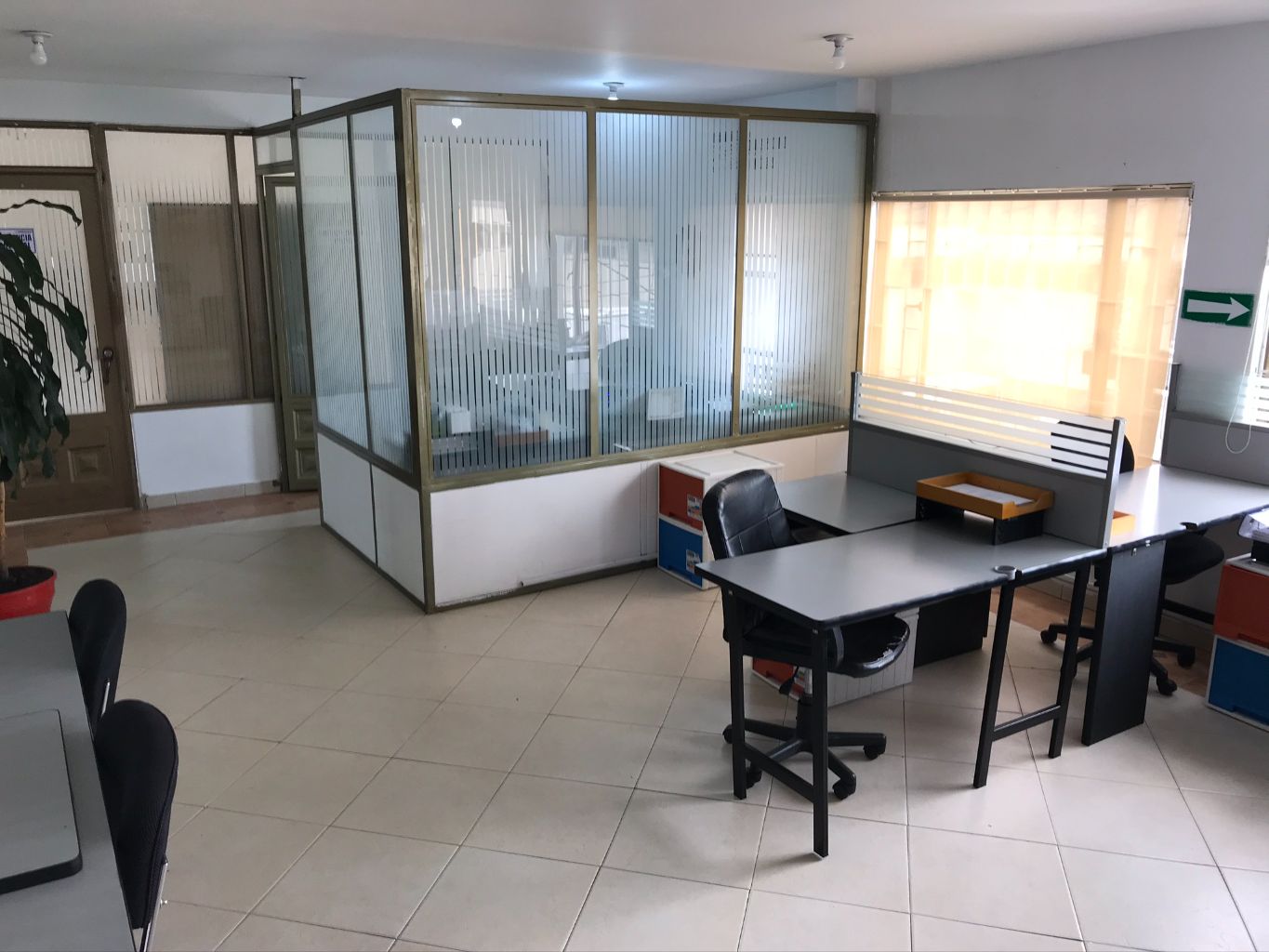 verinmuebles 670 563 Vendemos amplia bodega con oficinas en zona industrial