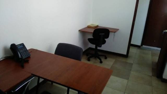 SE ARRIENDAN OFICINAS AMOBLADAS