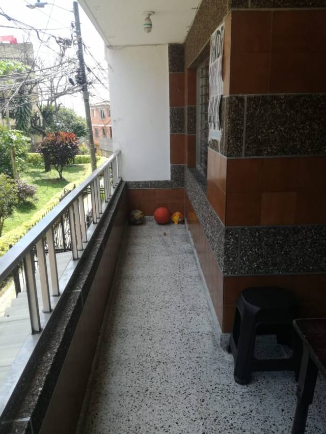 VENDO CASA AMPLIA EN GUAYABAL