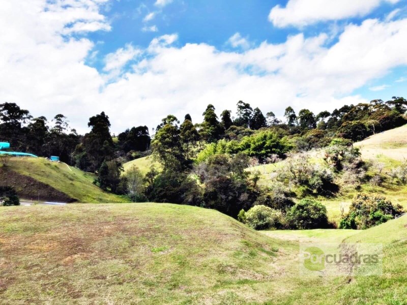 HERMOSO LOTE EN UNIDAD CERRADA CON VISTA