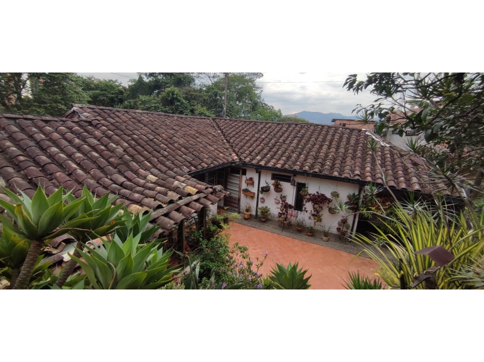 Venta de Casa lote en  Envigado . Barrio Zúñiga