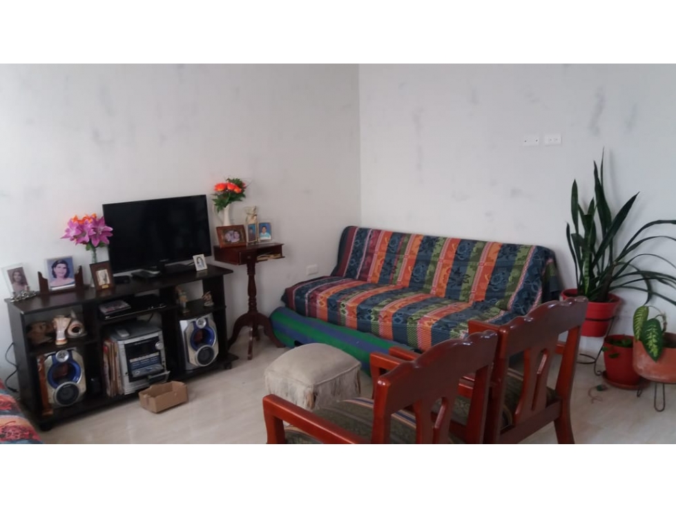 VENTA CASA CON RENTA EN BARRIO COLOMBIA, MANIZALES