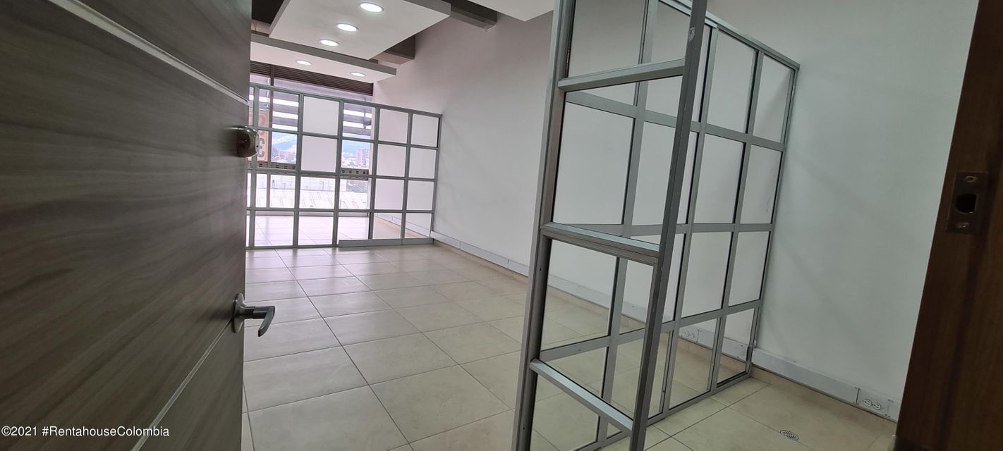 Arriendo Comercial en  Pontevedra(Bogota) C.O  22-17