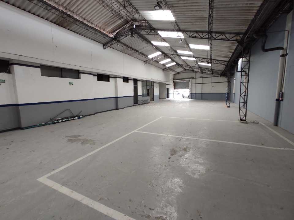 1300 M2 En Medellín Bodega/Local Arriendo