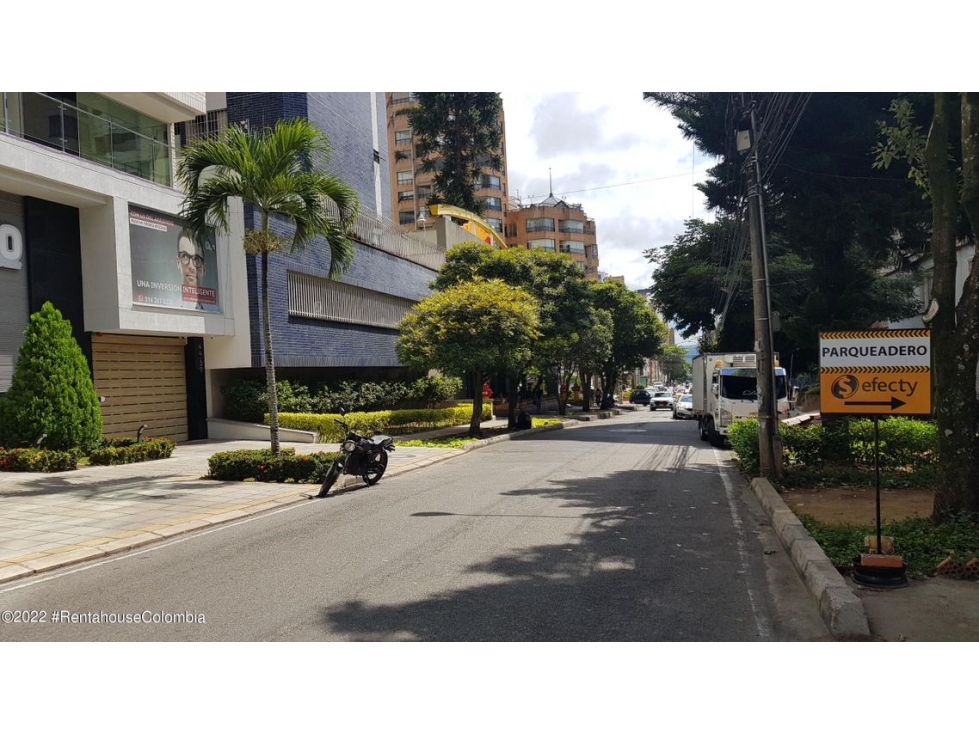 Vendo Comercial en  El Prado C.C 22-2275