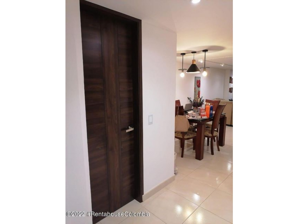 Apartamento en  Centenario(Cali) RAH CO: 22-2422