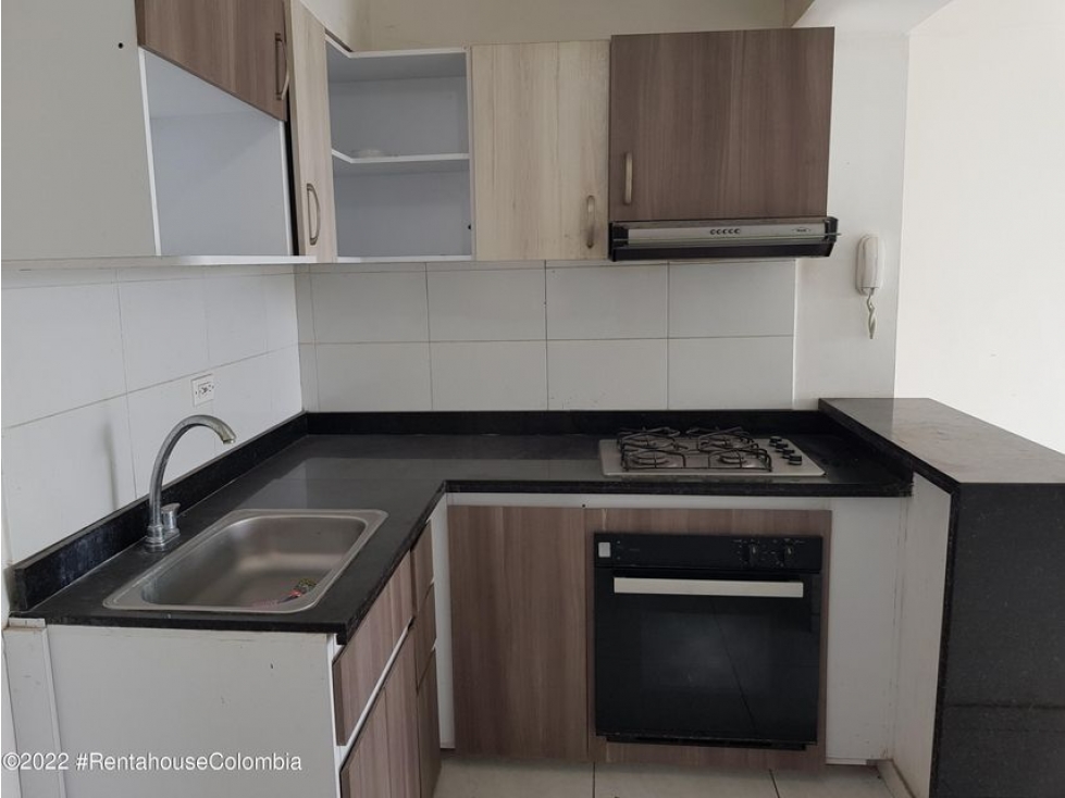 Vendo Apartamento en  Villa Estadio C.C 22-2552