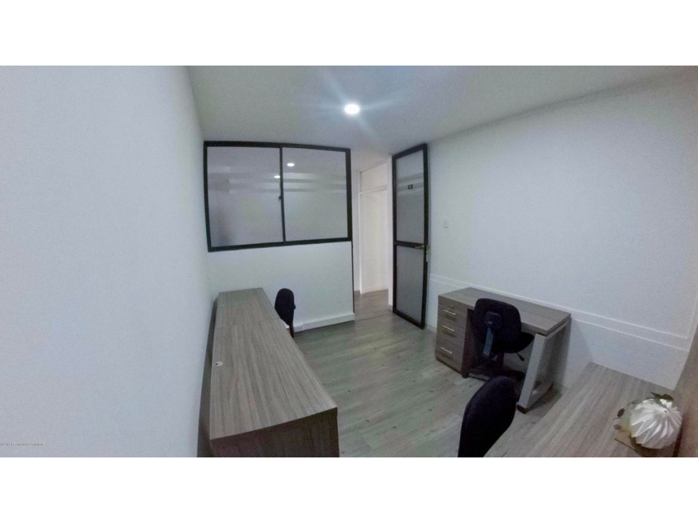 Arriendo Comercial en  La Castellana(Bogota) C.C 22-305