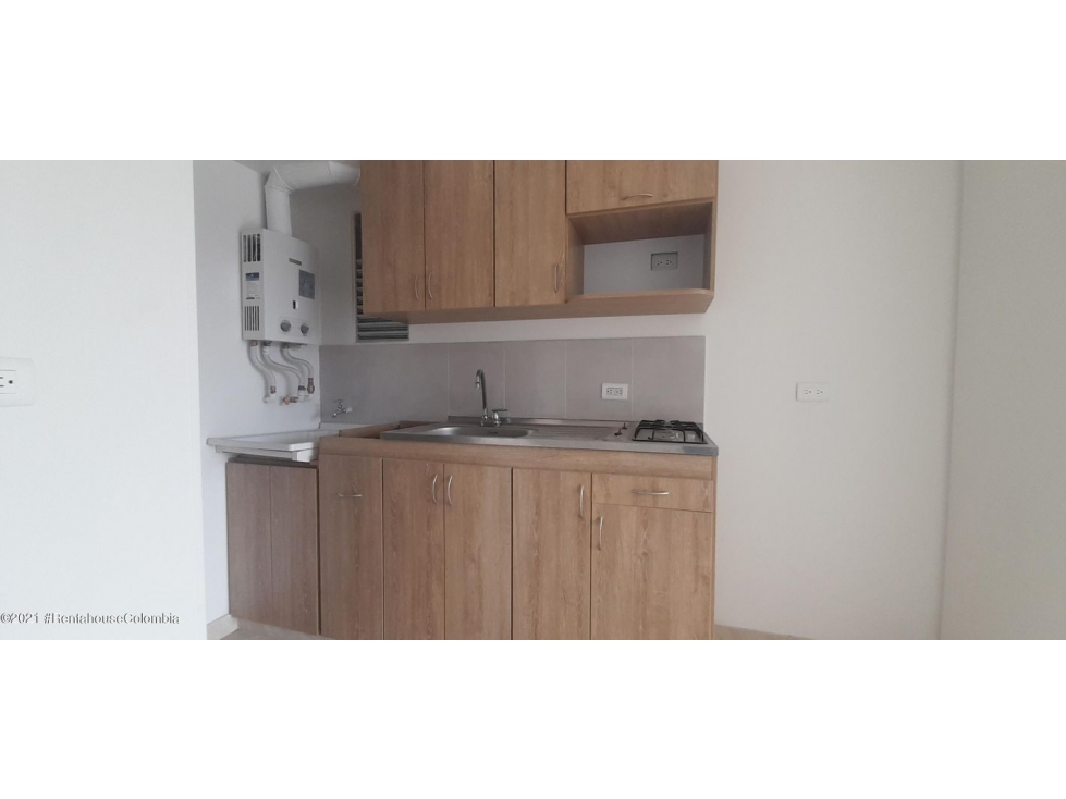 Apartamento en  Villa del Rio RAH CO: 23-1380