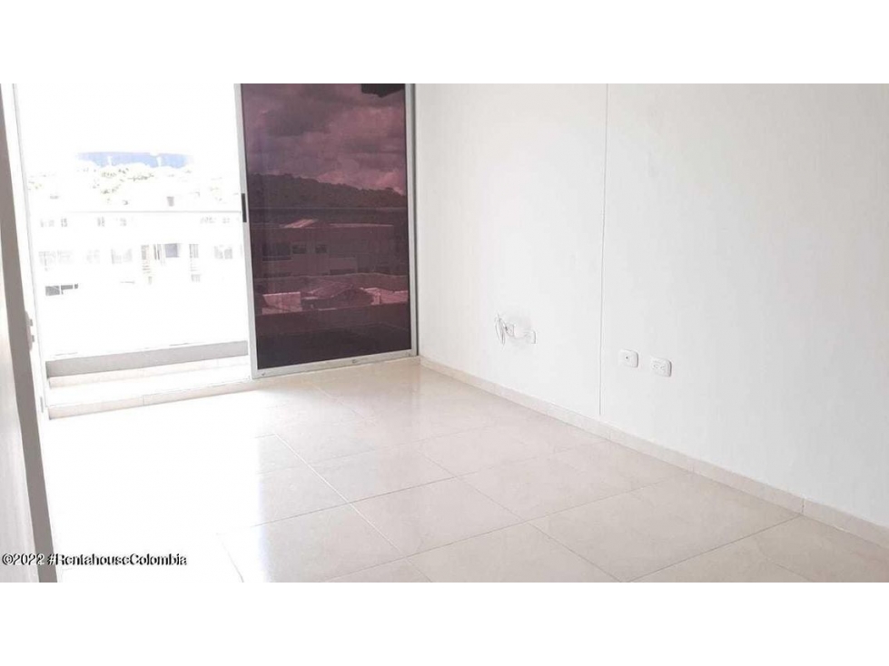 Apartamento en  Puerta Dorada RAH CO: 23-1551