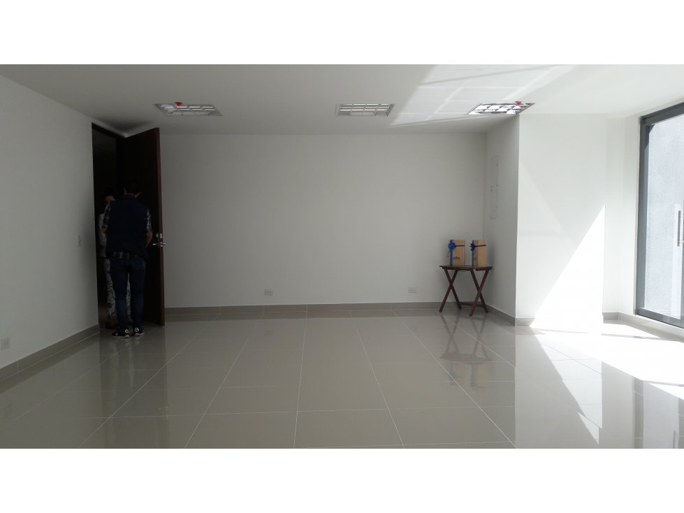 ARRIENDO OFICINA LA FELICIDAD MERIDIANO 13