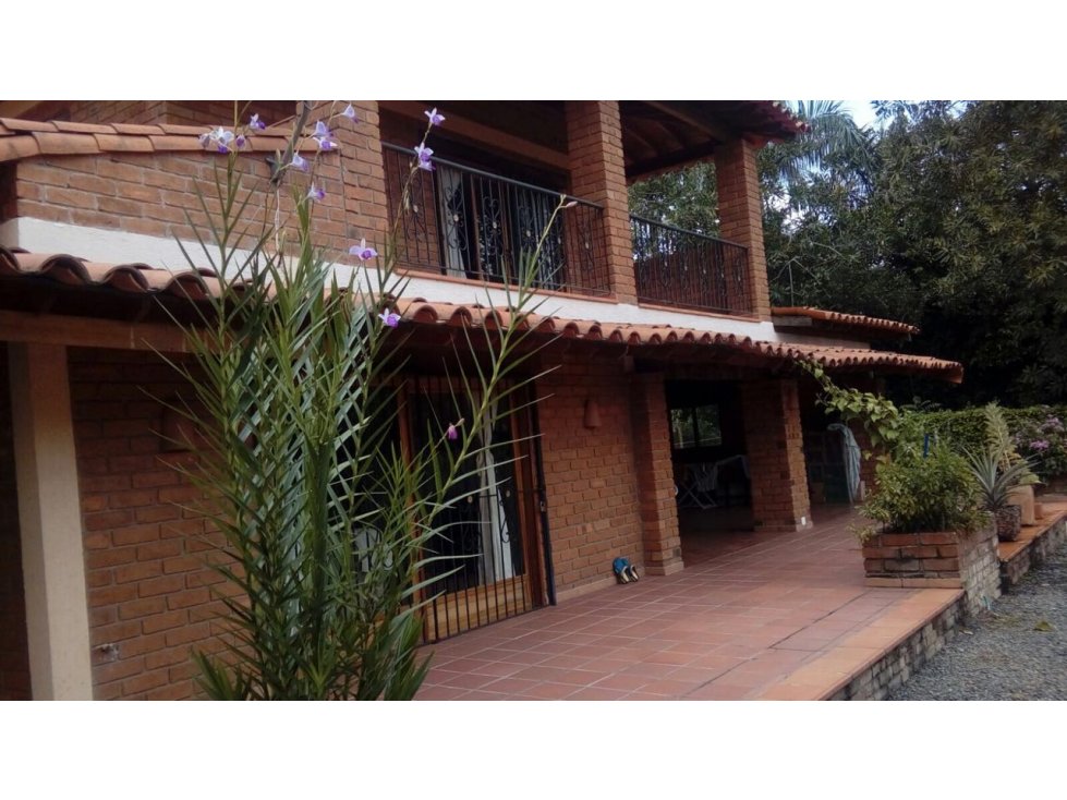 CASA CAMPESTRE PARA LA VENTA EN VITERBO