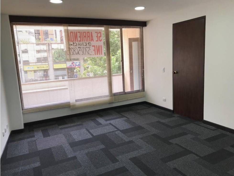 Oficina arriendo de 65 m2 en la Calle 73 abajo de la 7