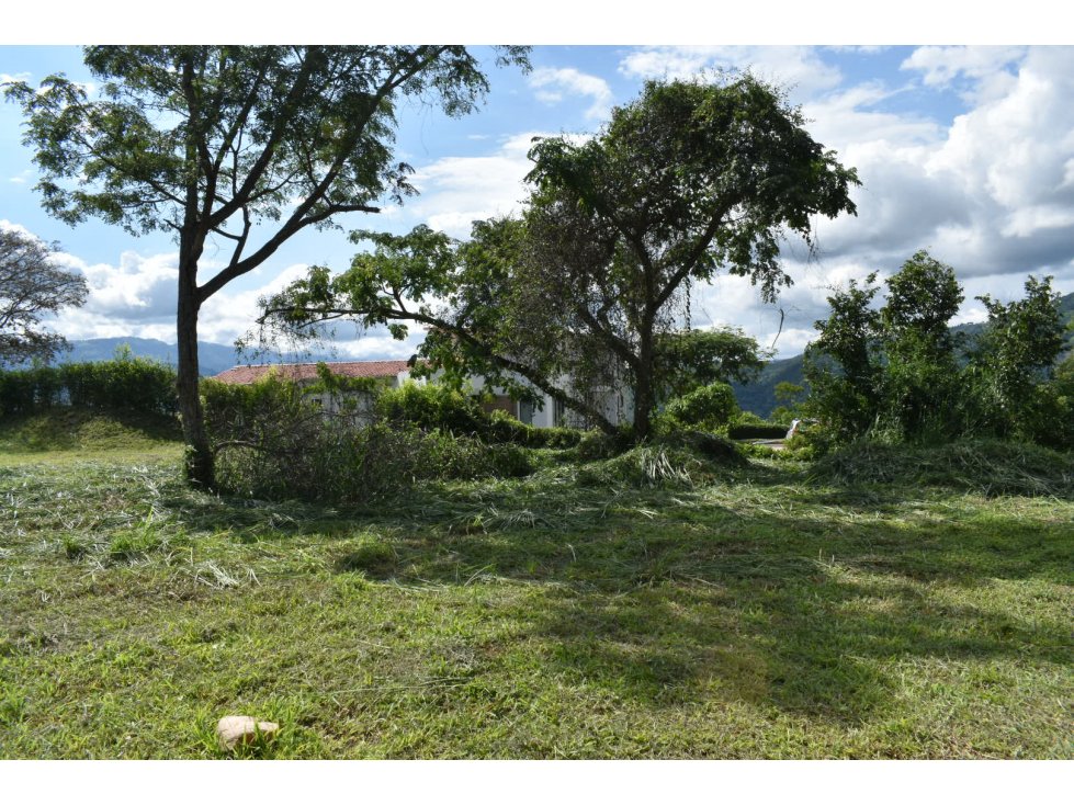 Lote 1666 m2, en condomnio en la Mesa Cund