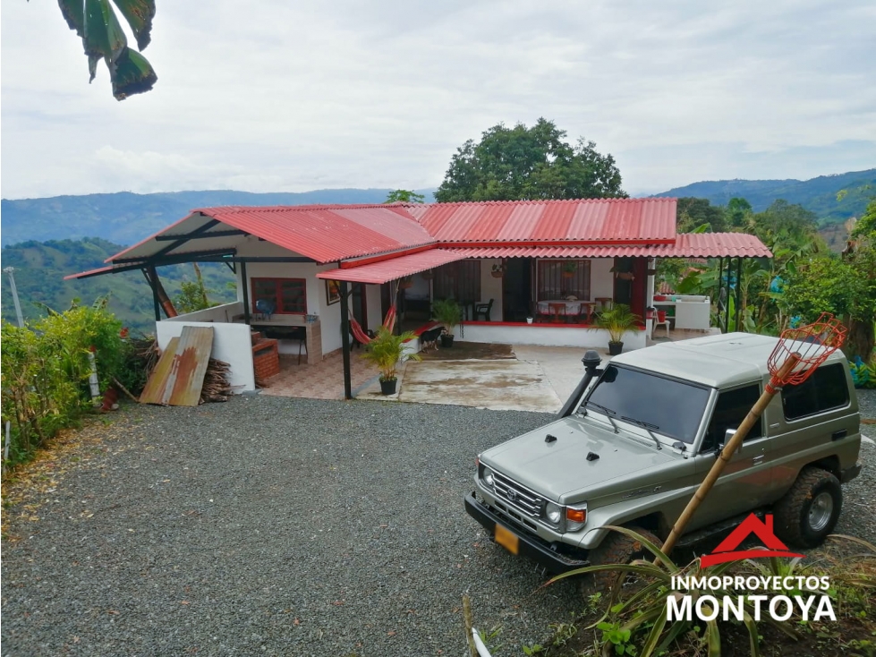 Finca cafetera en la vía Pereira-Marsella