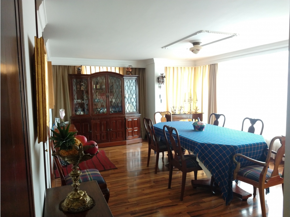 VENTA HERMOSO APTO ROSALES ABAJO DE LA CIRCUNVALAR REMODELAR