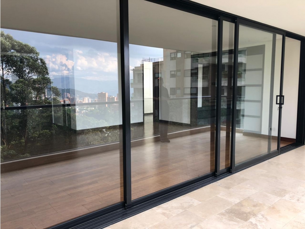 Se VENDE APARTAMENTO en EL POBLADO, MEDELLÍN Sector LOS BALSOS.