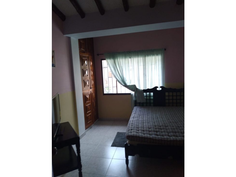 ? SE VENDE CASA AV SUR CON 23. ?