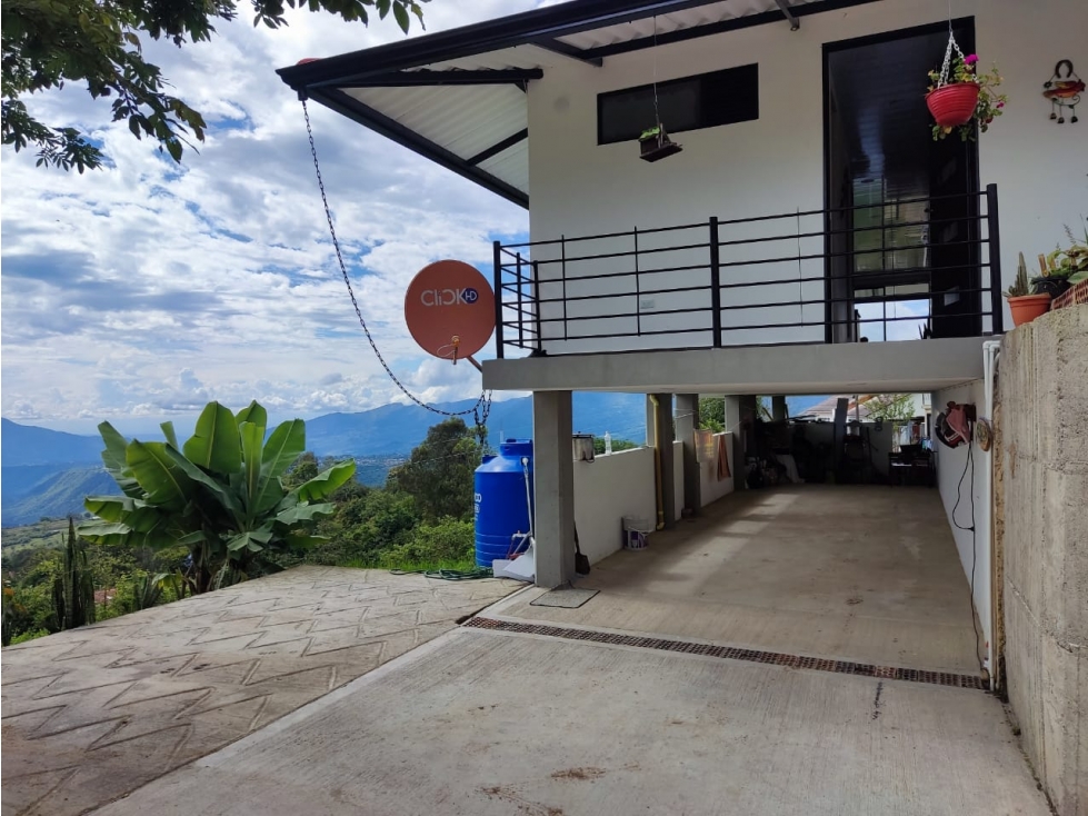 VENPERMUTO HERMOSA CASA DE CAMPO EN LA VEREDA EL GUAYABAL FUSAGASUGÁ