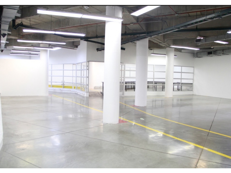 Local/oficinas/bodega Centro Internacional: 988m2 + mezzanine