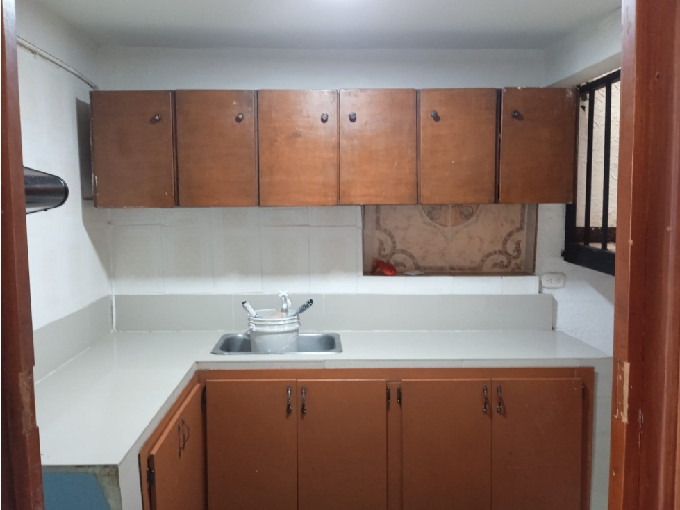 SE VENDE CASA MUY CENTRICA EN CARTAGO