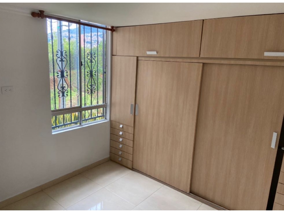 Apartamento en arriendo puerta madera