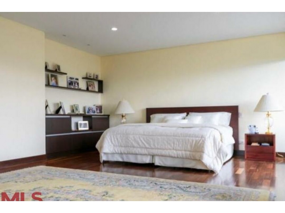 Apartamento en venta en Altos del Poblado, Medellín