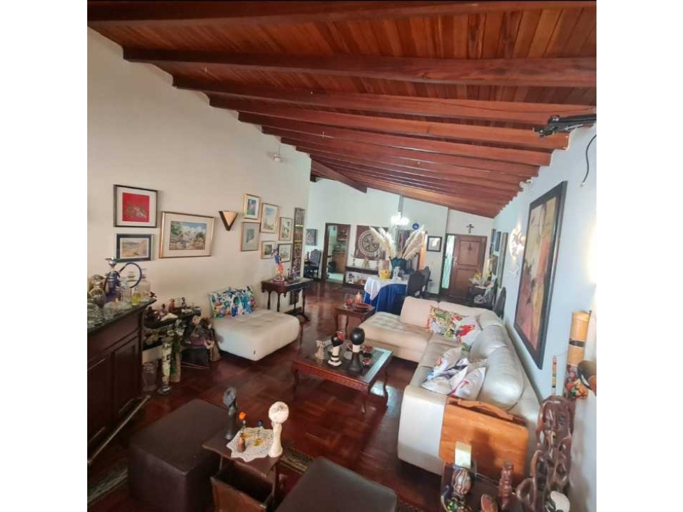 Apartamento Santa Maria de Los Angeles area 220m2 para Remodelar!