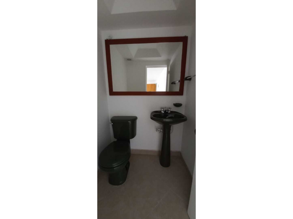 ARRIENDO CONSULTORIO/OFICINA FRENTE A UNICENTRO NORTE VM