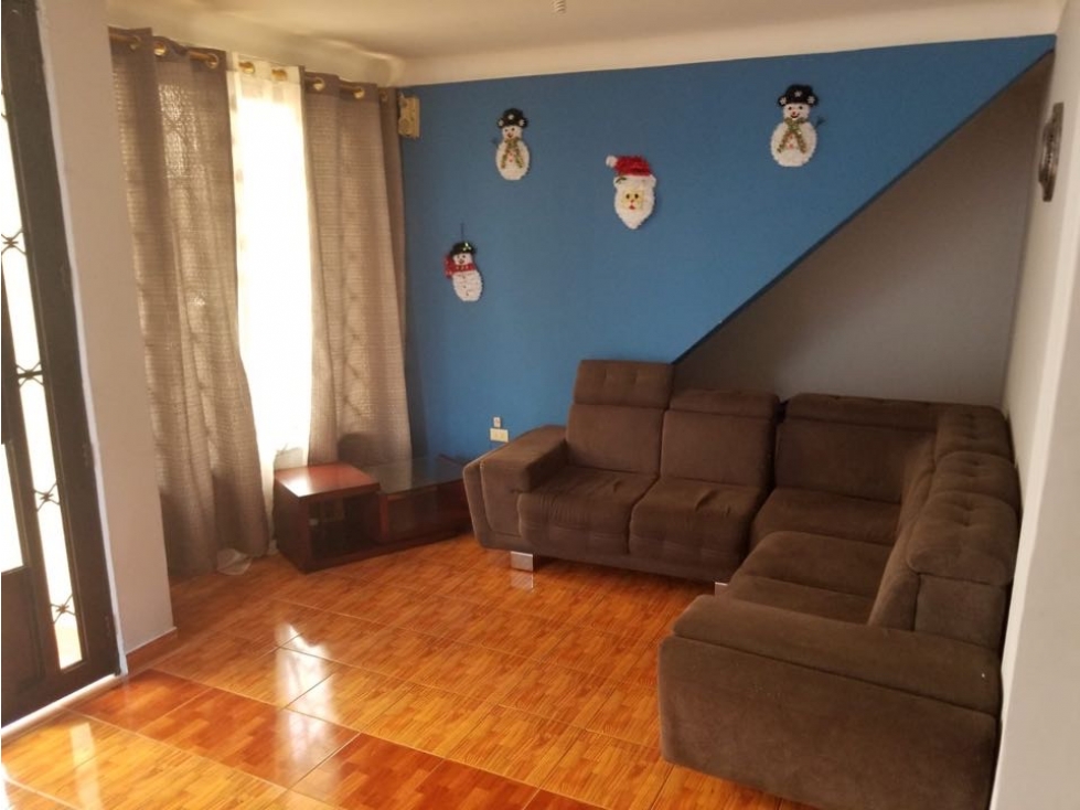 Barrio Zamorano Casa bifamiliar de dos pisos en venta Palmira Valle