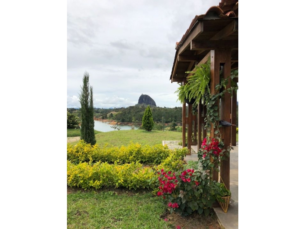 Casa con espectacular vista a la Piedra Peñol