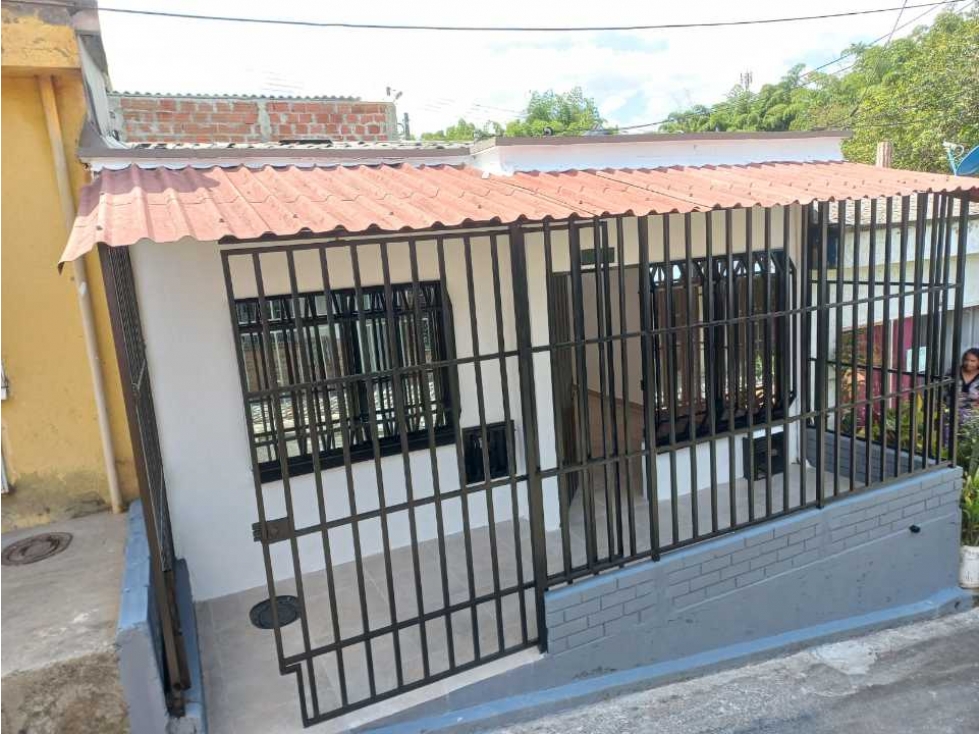 Casa moderna para la venta en barrio los arayanes