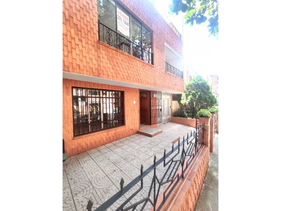 Casa Trifamiliar en venta envigado barrio el Trianon para oficinas