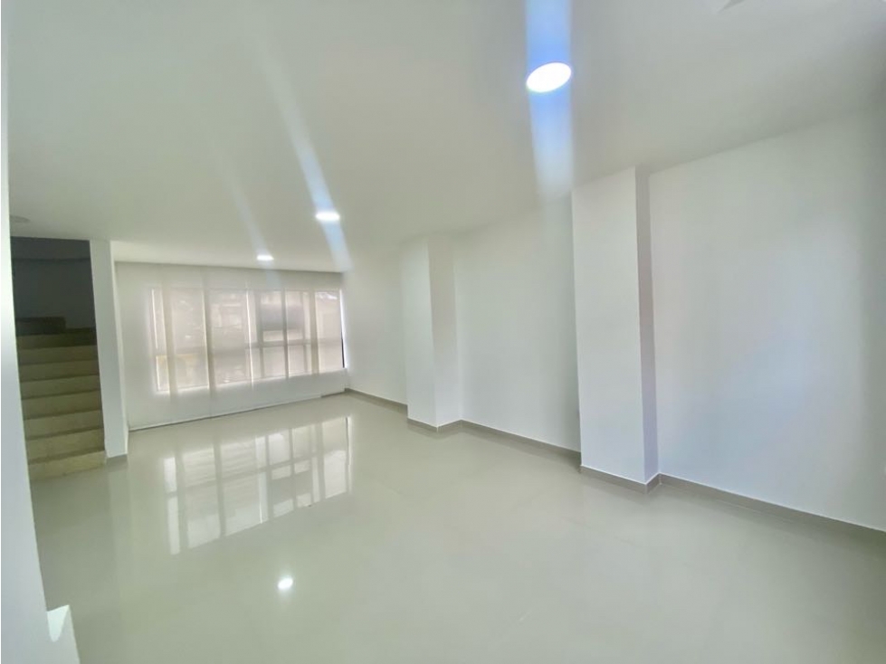 En Venta! Apartamento Remodelado en Manga! Excelente ubicación!