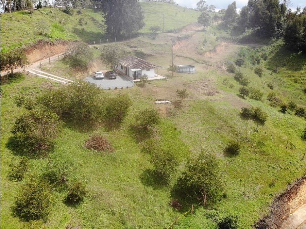 Hermosa finca tipo campesina remodelada con lote de 3.881mts