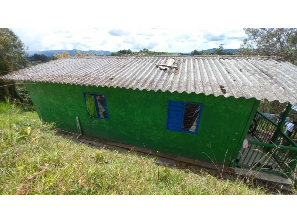 LINDA CASA FINCA TRADICIONAL EN VENTA  EN COCORNÁ ANTIOQUIA