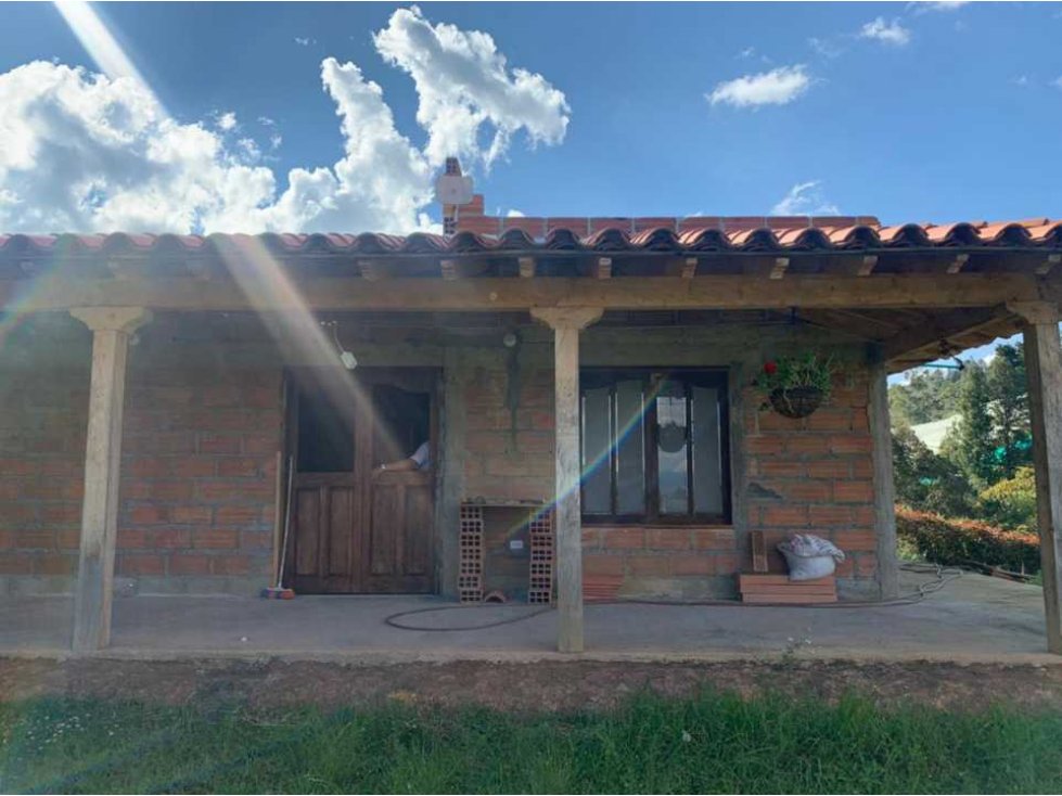 LINDA FINCA EN VENTA EN MARINILLA VIA AL PEÑOL - EN CONSTRUCCIÓN 80%