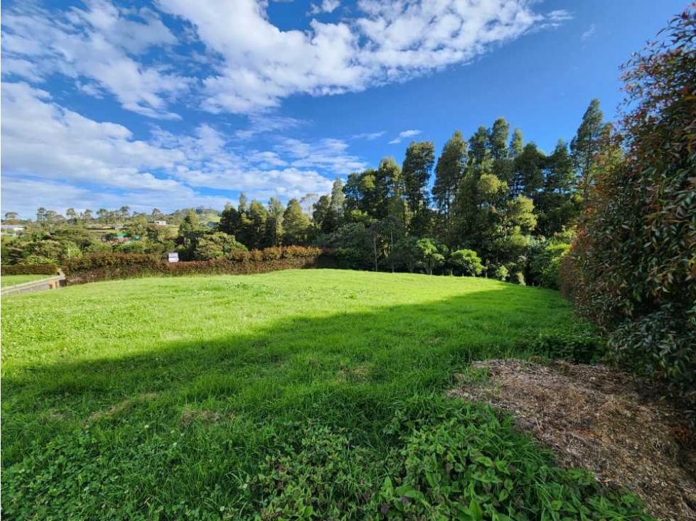 Lote en Alto de Las Palmas, sector La Acuarela.