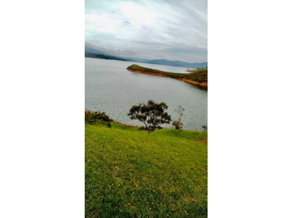 Lote Terreno en el Lago Calima