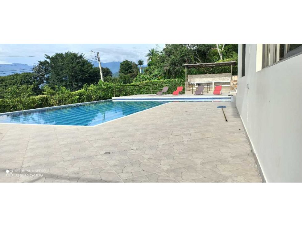 Quinta en Condominio Miralomas con piscina propia en La Mesa