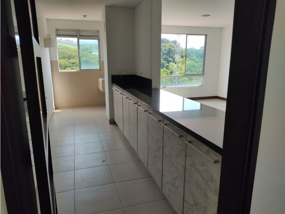 SE ARRIENDA APARTAMENTO EN PINARES