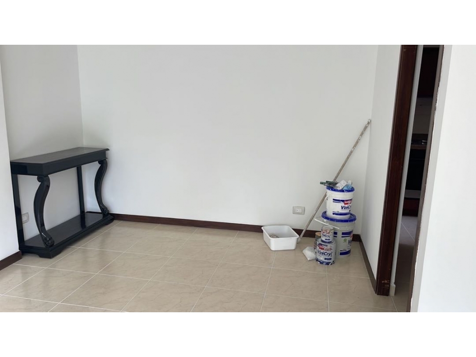 Se arrienda excelente apartamento en la loma del chocho