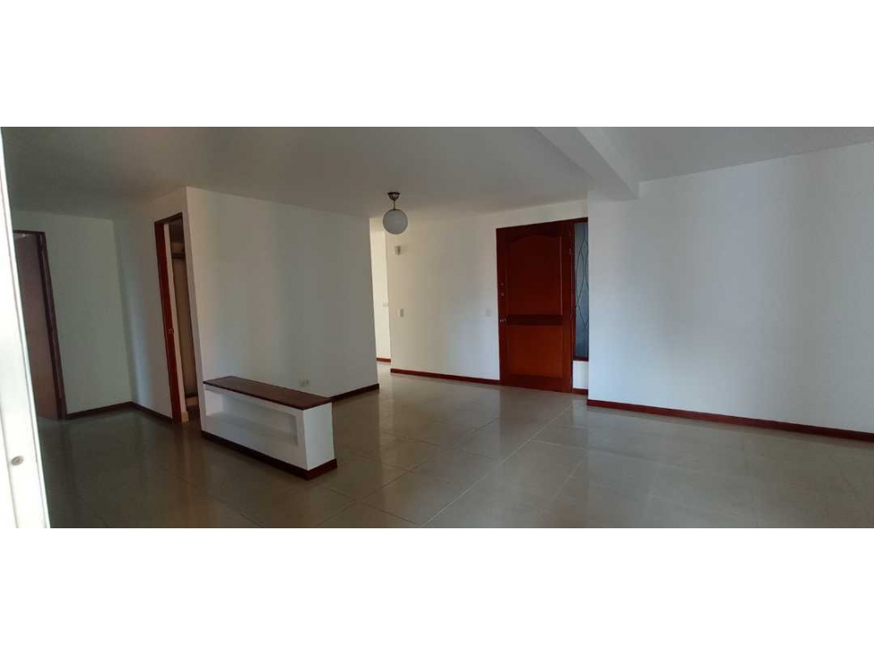 Se Arrienda Excelente Apartamento En El Poblado