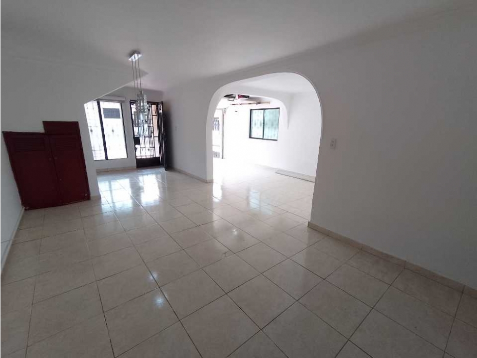 SE VENDE CASA CERCA AL CLUB EL RODEO MEDELLIN