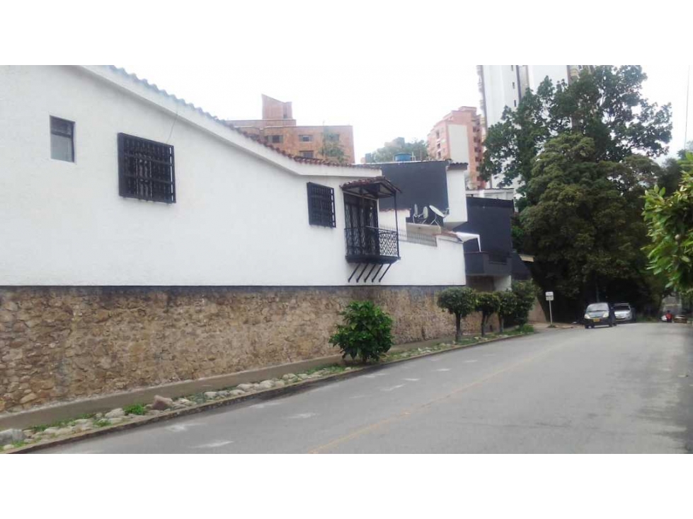 SE VENDE CASA COMERCIAL EN CABECERA BUCARAMANGA