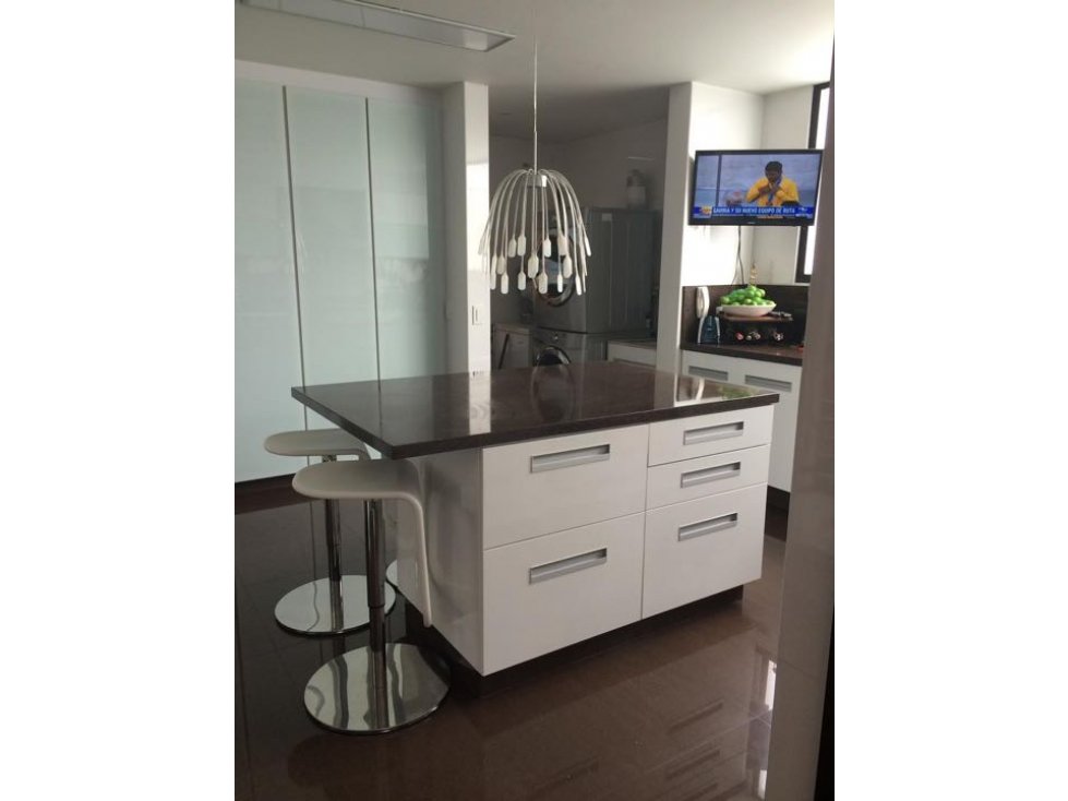 VENDO APARTAMENTO CHICO NAVARRA 186 Mts