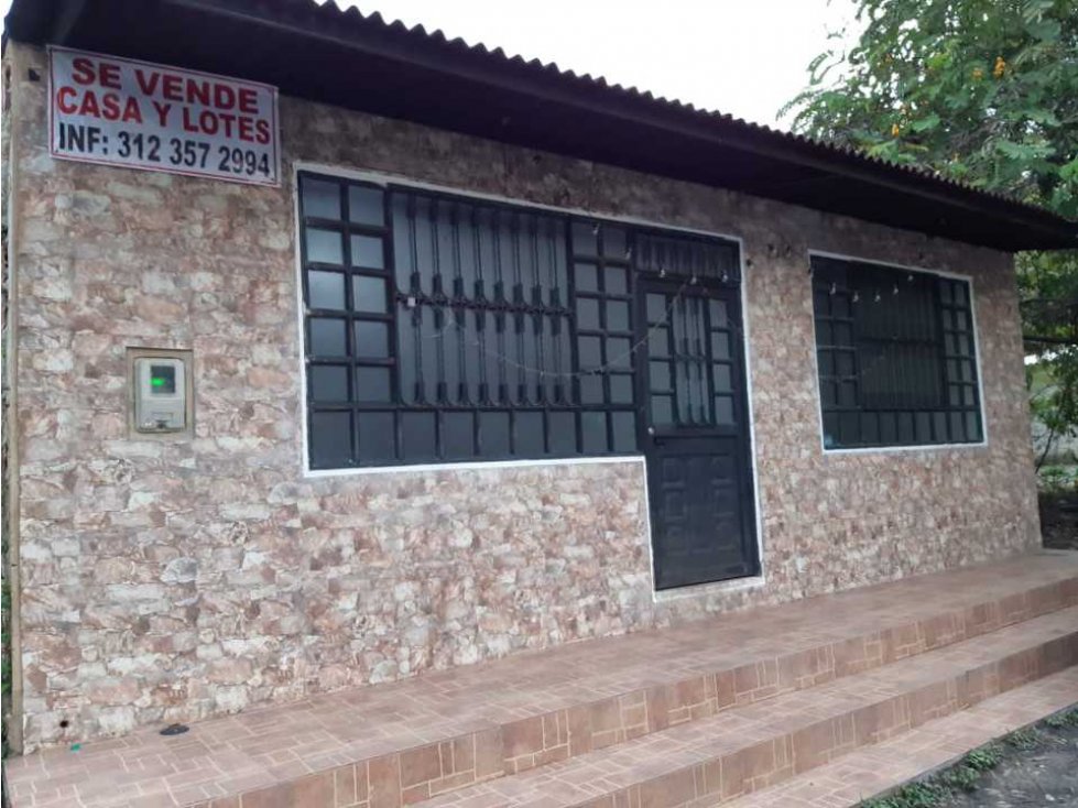 VENDO CASA CON EXCELENTES ACABADOS