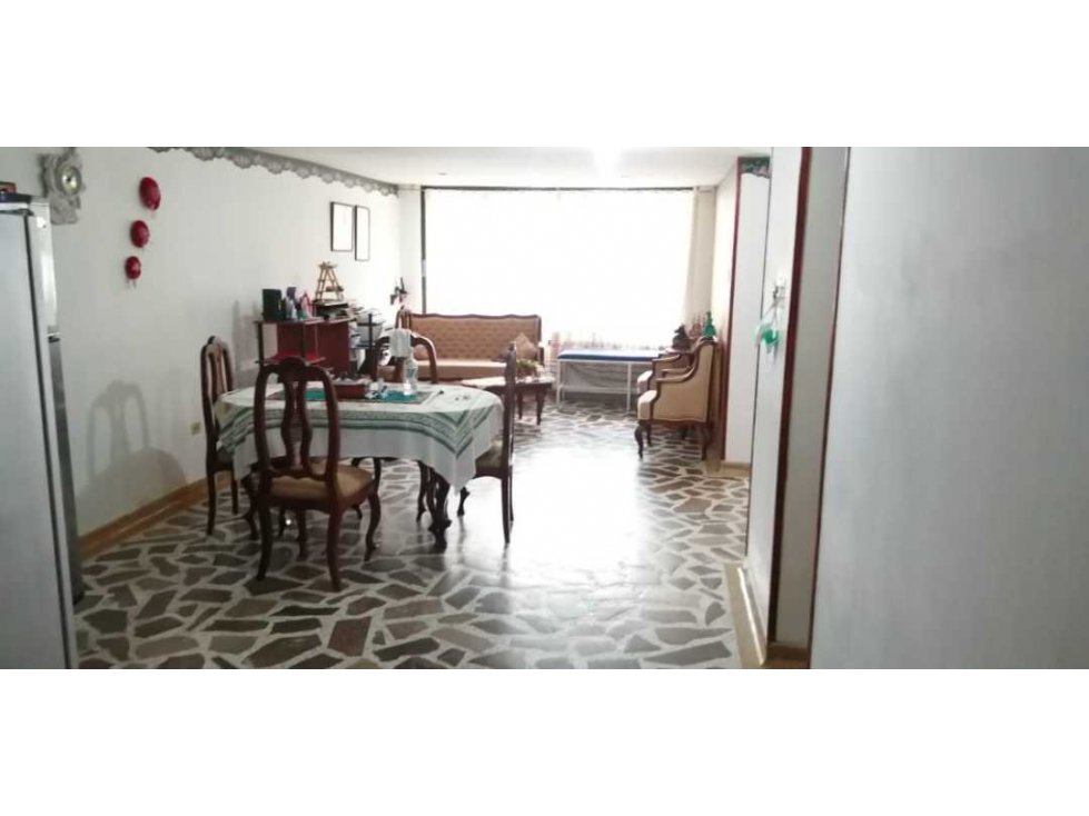 VENDO CASA DE 2 PISOS BARRIO ALCAZARES EN SANTA MARTA