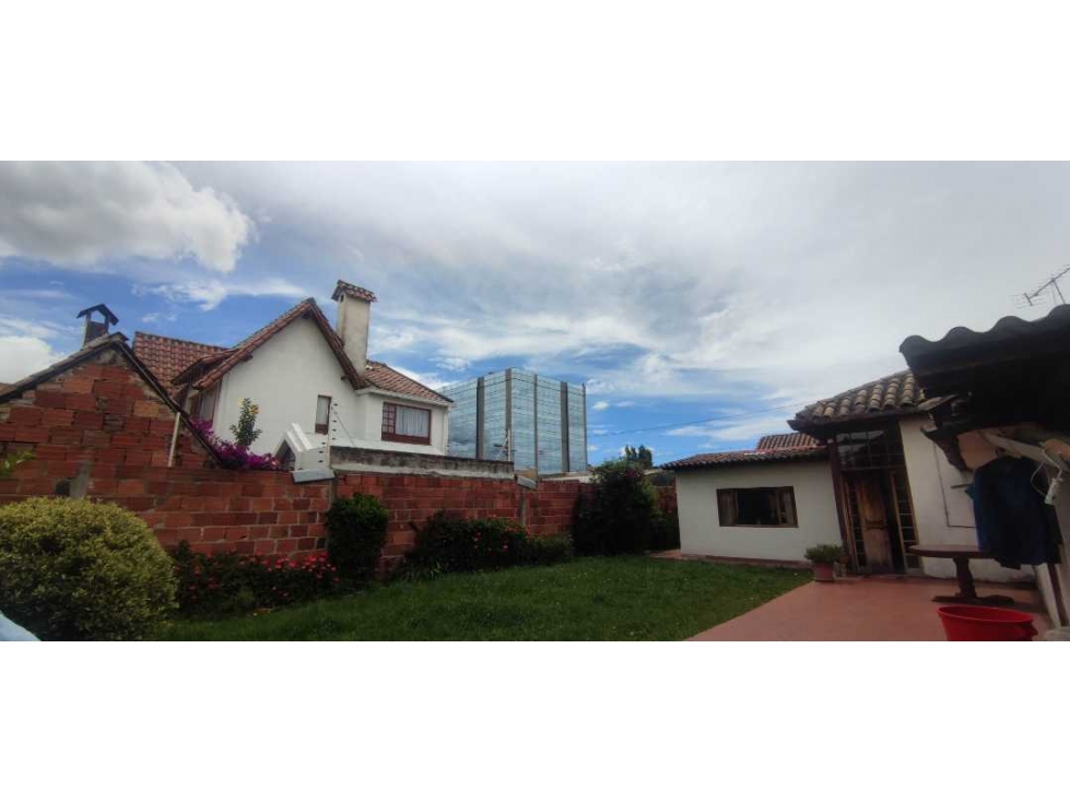 VENDO CASA LOTE SOBRE CRA 7 EN CHIA