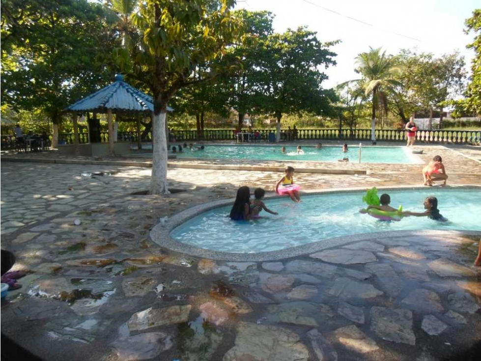 Vendo finca con Motel y piscinas. Excelente inversión, Montelibano.